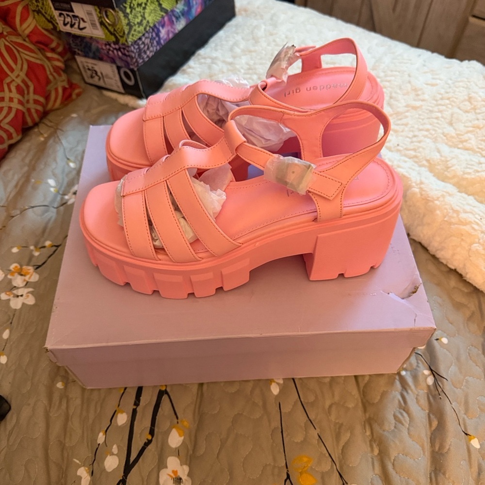 Madden Kids Pink Strappy Platform Sandals - Picture 3 of 5